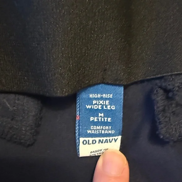 Old Navy high rise wide leg pixie pant - Picture 2 of 5